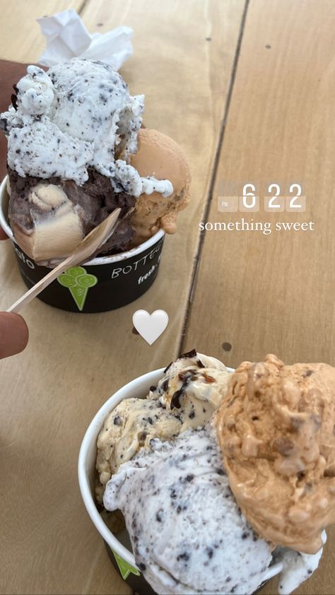 Food Pictures Instagram Story Ideas, Date Day Instagram Story, Late Night Snacks Caption, Ice Cream Aesthetic Instagram Story, Ice Cream Aesthetic Caption, Ice Cream Date With Friends, Food Ideas Instagram Story, Ice Cream Date Aesthetic Night, Instagram Story Ideas Ice Cream