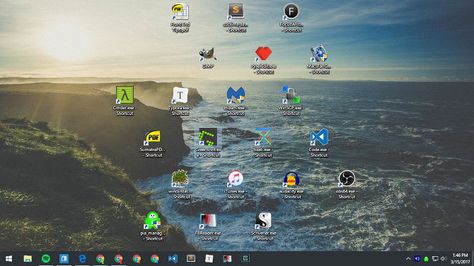 Clutter is more detrimental than you realize. A tidy Windows desktop makes things easier to find, is more pleasing to look at, and reduces stress. We show you how to get your desktop in order. Desktop Windows, Decluttering Tips, Clean Up, Declutter, To Look, Desktop Screenshot, That Look, Look At, Software