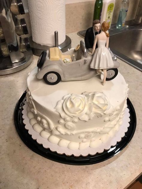 Vintage car cake topper Vintage Car Cake, Car Wedding Cake, Car Cake Toppers, Car Wedding, Simple Wedding Cake, Car Cake, Bday Cake, Wedding Topper, Food Table