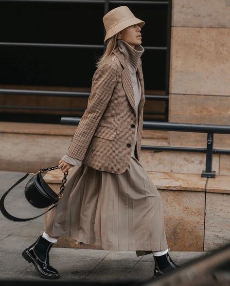 Postpartum Fashion, Winter Inspiration, Daily Outfit Inspiration, Fashion Corner, 2023 Trends, Inspiration Fashion, Street Style Inspiration, Girl With Hat, Street Chic