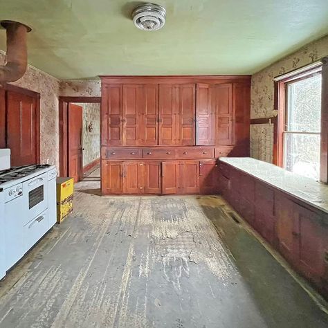 1900s Farmhouse Kitchen, 1890s Interior, Historic Home Kitchen, 1800s Kitchen, 1910 Kitchen, Flip Homes, 1900s Kitchen, 1900s Farmhouse, Storage Basement