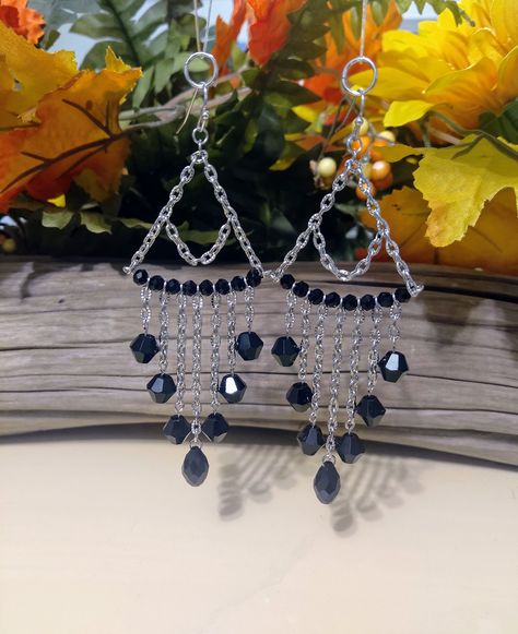 Beaded Earrings Simple, Chandelier Earrings Diy, Bridal Jewellry, Funky Jewellery, Crossville Tn, Car Jewelry, Native Earrings, Black Earrings Dangle, Beading Crafts