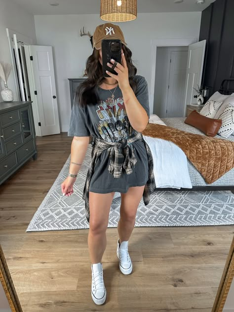 Long Tees Outfit, Graphic T Dress Outfit, Oversize Band Tee Outfit, Oversized Band Tee Outfits Summer, Band Tee Dress Outfit, Band Tshirt Dress Outfit, Dress Up Oversized Tshirt Outfit, Style Band Tees Outfit, Band Tee Concert Outfits