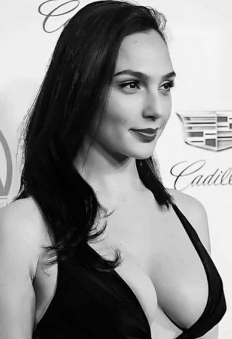 Gal Gabot, Gal Gardot, Gal Gadot Wonder Woman, Modern Love, Curvy Girl Fashion, Gal Gadot, Dive In, Timeless Beauty, Movie Stars