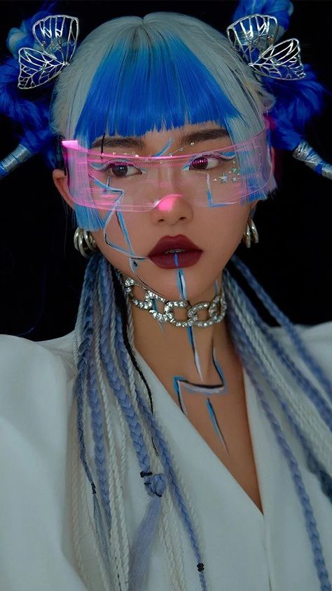 Hyper Pop Fashion, Alien Outfit Aesthetic, Sci Fi Hair, Cyberpop Fashion, Cyberpop Aesthetic, Cyberpunk Outfit Women, Y3k Fashion, Cyberpunk Hairstyles, Cyberpunk People