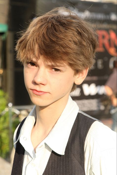 thomas brodie sangster (2008) Brodie Sangster, Thomas Brodie, Thomas Brodie Sangster, Wattpad, Hair, White