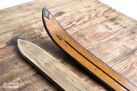 Diy Snow Ski Decor, Ski Decorations Christmas, Water Ski Decor Ideas, Wooden Skis Decor, Old Skis Ideas, Water Ski Decor, Décor Ski, Beachy Farmhouse, Antique Skis