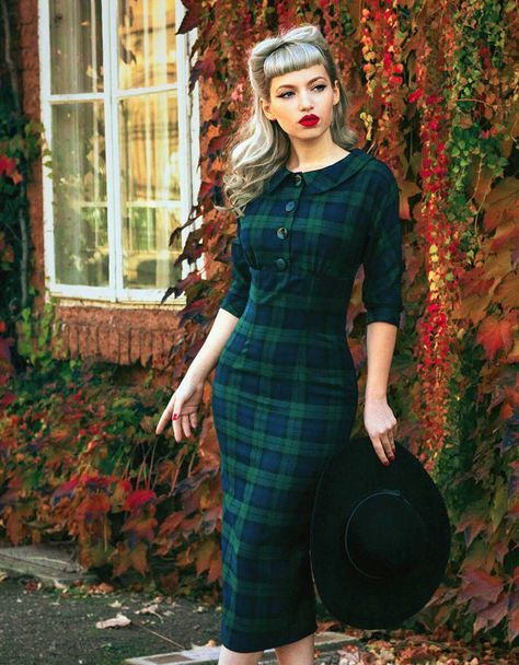 Vintage Pencil Dress, Tartan Fashion, Bridget Bardot, Sewing Dress, Look Retro, Cute Dress Outfits, Tartan Dress, Vintage Inspired Dresses, Vestidos Vintage