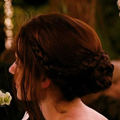 Bella Swan Wedding Hair, Twilight Hairstyles, Bella Swan Hair, Bella Swan Wedding, Bella Swan Wedding Dress, Bella And Edward Wedding, Bella Wedding Dress, Twilight Wedding, Swan Wedding