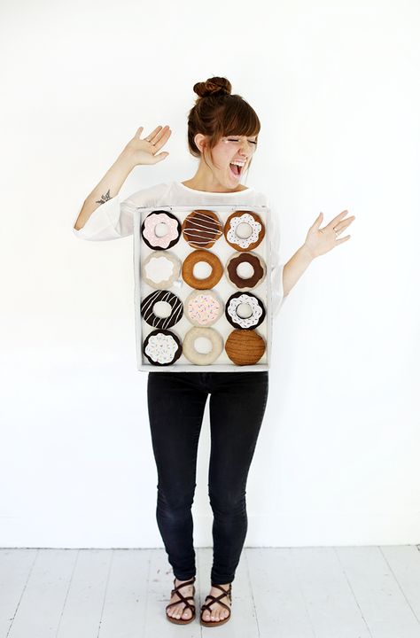 DIY Dozen Donuts Costume @themerrythought Dunkin Donuts Costume, Donut Halloween Costume, Box Of Donuts, Vocabulary Parade, Donut Costume, Food Halloween Costumes, Paper Doll Costume, Dozen Donuts, Diy Donuts