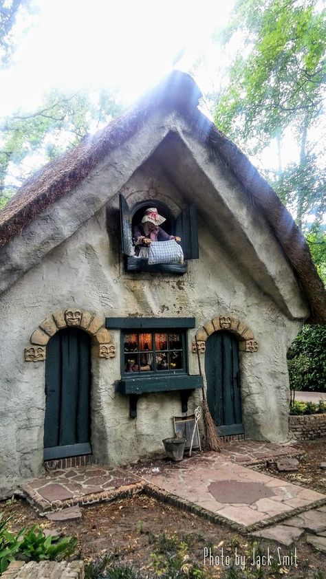 fairy house! Witchy Cottage, Architecture Design Ideas, Tiny House Exterior, Fairytale House, Storybook Homes, Cottage Aesthetic, Gnome House, Cottage In The Woods, Old Cottage