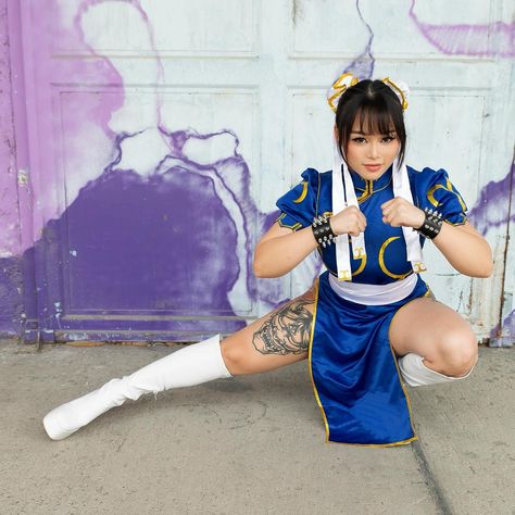 Round 1 - FIGHT! . . . . . . . . #chunli #chunlistreetfighter #chunlicosplay #cosplay #streetfighter Chun Li Halloween Costume, Chung Li Cosplay, Chun Li Makeup, Pic Recreate, Chung Lee, Chung Li, Cosplaystyle Female, Chun Li Costume, Chun Li Cosplay