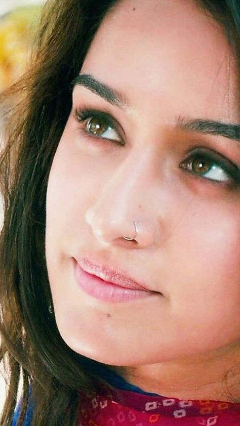 Shraddha Kapoor Piercing Nose Septum, Girls With Nose Rings, Small Nose Ring, Nose Ring Jewelry, Nose Septum, Nose Ring Hoop, Nose Piercing Hoop, Small Nose, Piercing Nose