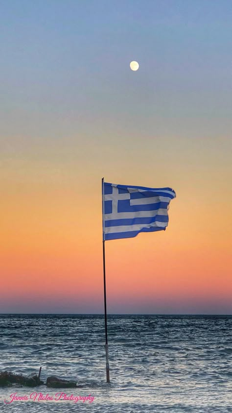 Ελλάδα σημαία μας. Christine Aesthetic, Patriotic Wallpaper, Greece Wallpaper, Greek Independence, Greece Flag, Greek Flag, Greek Beauty, Greek Culture, Greece Islands