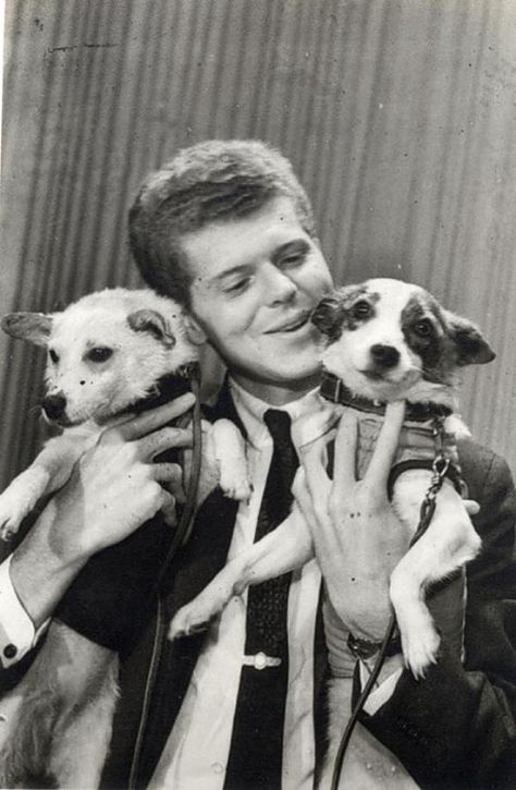 Van Clibern with Belka and Strelka, USSR, 1960. By Valery Gende-Rote Soviet Space Dogs, Belka And Strelka, Space Animals, Space Dog, Soviet Art, Vintage Dog, Best Youtubers, Space And Astronomy, Life Photo