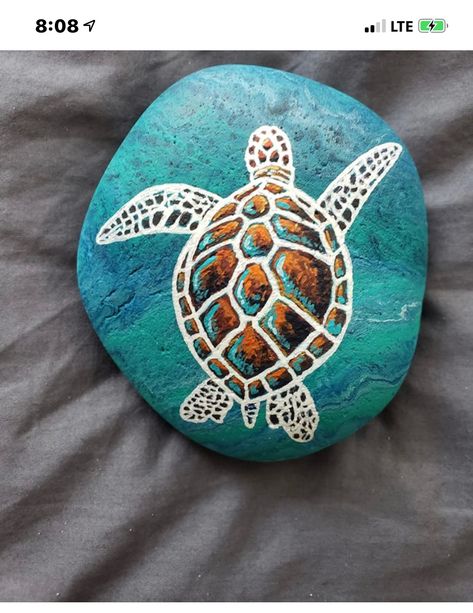 Painted Turtles On Rocks, Sea Turtle Painted On Rock, Stone Painting Turtle, Rock Painting Ideas Turtles, Turtle Stone Painting, Rock Painting Turtles, Sea Creature Painted Rocks, Turtle Rocks Painted Stones, Sea Turtle Painted Rocks