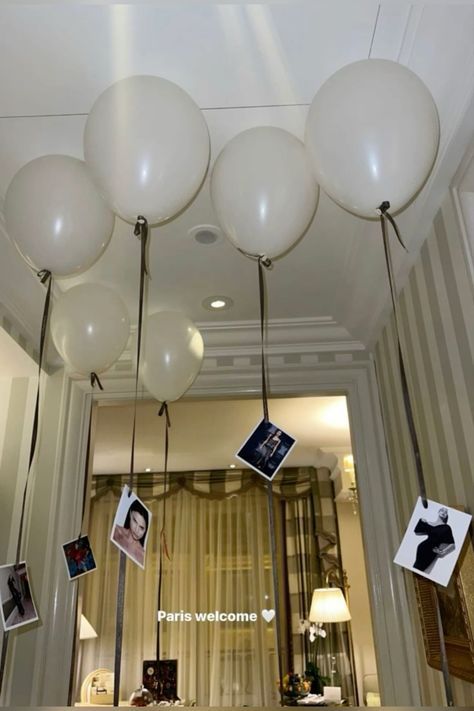 Apartment Engagement Party, 1 Year In Business Celebration, Classy Party Decorations Birthday, All White Party Aesthetic, Apartment Housewarming Party, Indoor Cocktail Party Decor, Apartment Party Aesthetic, House Of Balloons Party, Launch Party Ideas Decor