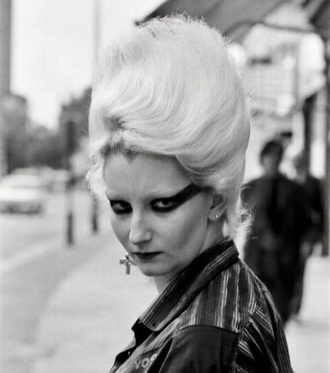 Pamela Rooke, Jordan Mooney, 1970s London, 1970s Punk, Fishnet Skirt, Suede Creepers, Blitz Kids, 70s Punk, Siouxsie Sioux