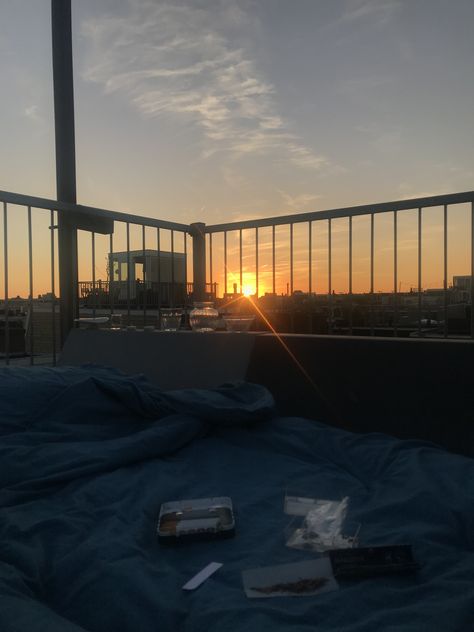 Rooftop Date Aesthetic, Rooftop Sunset Aesthetic, Standing On Rooftop, Rooftop Pics, Rooftop Date, Rooftop Aesthetic, Sunset Date, Fantasy Core, English Help