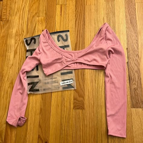 Never Worn Smoke Free House Size Medium Cropped Shein, Mini Crop Top, Blusas Crop Top, Tops Shein, Cute Makeup Looks, Pink Crop Top, Cute Crop Tops, Girl Fits, Shein Tops