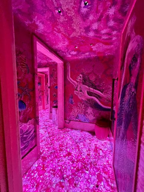 Miami 21st Birthday, Miami Club Aesthetic, Miami 2000s, Vaporwave Bathroom, Miami Party Aesthetic, Miami Birthday, Miami Aesthetic, Miami Nightlife, Pink Tile