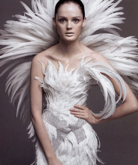 Swan Inspired Fashion, Swan Inspired Dress, Bird Fashion, Swan Dress, Feather Fashion, Fantasia Disney, Swan Song, Summer 2025, White Swan