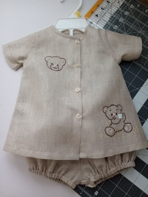 New Born Boys Wear, Baby Dress Embroidery, Baby Dress Diy, Kids Dress Boys, Sewing Baby Clothes, Baby Boy Shirts, Baby Boy Dress, Kids Dress Wear