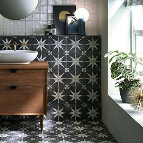 Black Star Tile Bathroom, Pattered Tiles Bathroom, Star Bathroom Floor, Funky Bathroom Tile, Star Tile Bathroom, Star Tiles Bathroom, Bathroom Floor And Wall Tile Ideas, Small Funky Bathroom Ideas, Bathroom Title