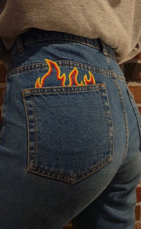 Custom Jeans Diy, Embroidery Jeans Diy, Painted Clothes Diy, Clothes Embroidery Diy, Clothes Embroidery, Denim Embroidery, Diy Clothes Design, Custom Jeans, Embroidery Diy