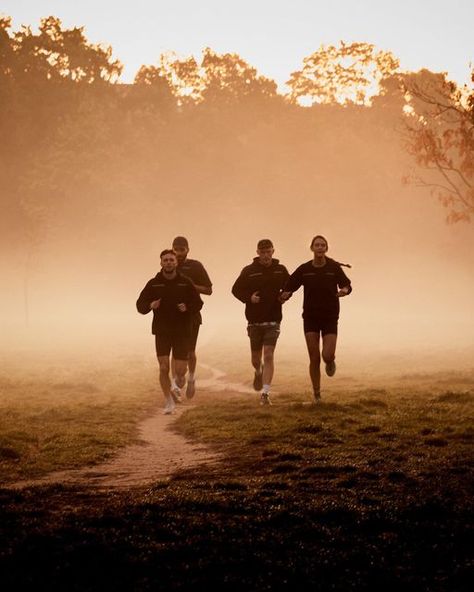 division:bpm on Instagram: "Early morning mist 📷 @jack_hare" Road Running Aesthetic, Early Morning Run Aesthetic, 5 Am Club, Early Morning Run, Sport Vibes, Running Photography, Running Photos, Run Club, Race Photography