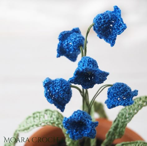 Blue Bell Flowers, Crochet Flowers Easy, Crochet Flowers Free Pattern, Crocheted Flowers, Crochet Bouquet, Crochet Plant, Crochet Leaves, Beginner Crochet, Crochet Flower Tutorial