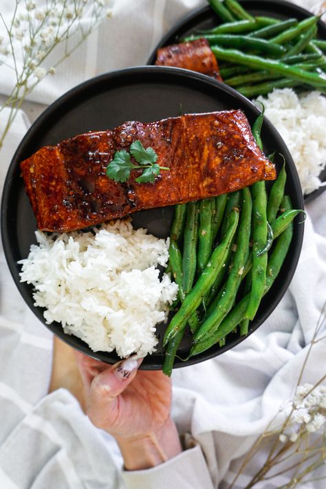 Airfryer Honey Soy Salmon and Garlic Green Beans (Less than 10 mins!) - Ta-Daa! Salmon And Green Beans, Soy Sauce Green Beans, Soy Glazed Salmon, Salmon Green Beans, Honey Soy Salmon, Soy Salmon, Salmon Soy Sauce, Rainbow Kitchen, Honey Salmon