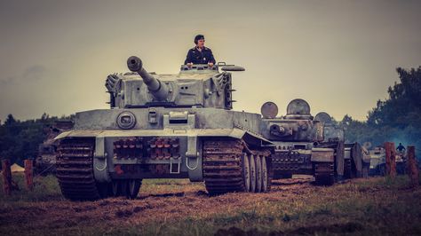 Festival Battlefield 2013 Russia by fly10 on DeviantArt Tiger Ii, German Soldiers Ww2, Tiger Tank, Ww2 Tanks, German Tanks, Battle Tank, World Of Tanks, Tanks Military, German Army