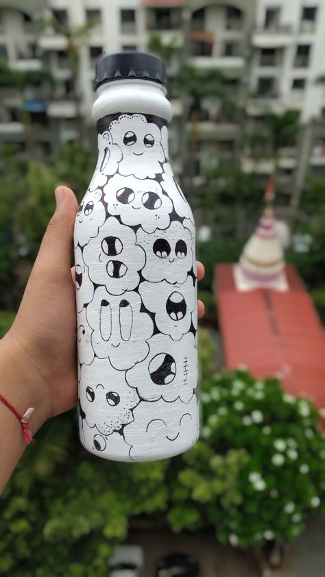 Doddle doodle everywhere ☁️☁️ Doodle Art On Bottle, Bottle Doodle Art, Bottle Doodle, Onam Outfits, Pencil Sketches Easy, Plants In Bottles, Bottle Drawing, Pencil Sketches, Kawaii Doodles