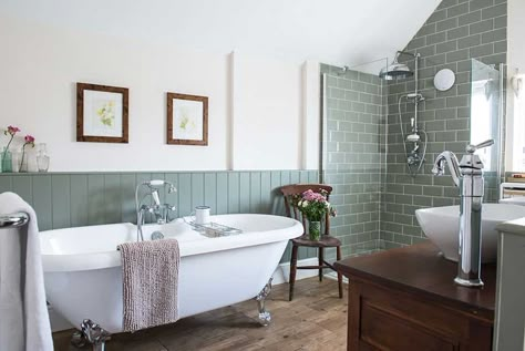 Victorian Bathroom Tiles, Cottage Bathroom Ideas, Green Tile Bathroom, New Bathroom Ideas, Victorian Bathroom, Cottage Bathroom, Country Bathroom, Upstairs Bathrooms, Budget Bathroom