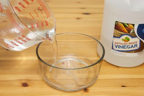 White Vinegar For Hair, Vinegar Hair Rinse Recipe, Diy White Vinegar, Hair Rinse Recipe, Hair Conditioner Recipe, Foot Soak Recipe, Vinegar For Hair, Vinegar Hair Rinse, Apple Cider Vinegar Rinse