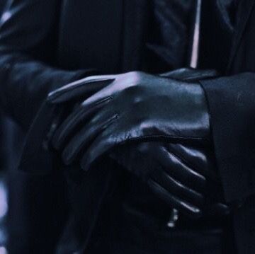 Black Gloves Aesthetic, Leather Gloves Aesthetic, Gloves Aesthetic, Albert Wesker, Shatter Me Series, Black Leather Gloves, Black Gloves, Squid Game, Film Tv