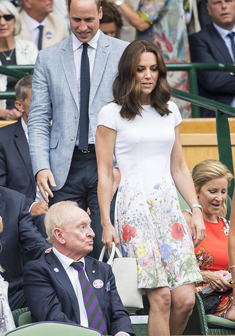 16 July 2017 - Duchess of Cambridge Kate (nee Middleton) attends the Wimbledon Men's Final in a summery floral dress. Kate Middleton Wimbledon, Vévodkyně Kate, William And Catherine, William E Kate, Kate Middleton News, Kate Middleton And Prince William, Wimbledon Fashion, Prince And Princess Of Wales, Catherine Walker