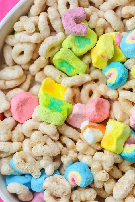 Cereal Lucky Charms, Lucky Charms Aesthetic, Lucky Charms Wallpaper, Lucky Charms, Healthy Marshmallows, Post Cereal, Types Of Cereal, Lucky Charms Marshmallows, Lucky Charms Cereal