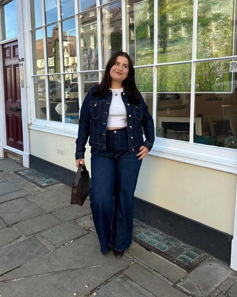 Dark Wash Denim Outfit, Dark Blue Denim Jacket Outfit, Outfits With Dark Blue Jeans, Dark Blue Denim Jeans Outfit, Denim Outfit Aesthetic, Dark Denim Outfit, Blue Denim Jacket Outfit, Blue Denim Outfits, Blue Denim Jeans Outfit