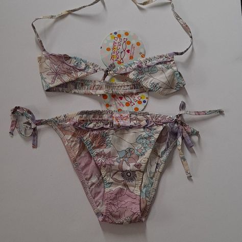 Poissond'amour Bikini Girl Italian Brand Size 4 Years Material Cotton Super Cute Cute This One Of The Most Famous Brand In Italy Enjoy Bathing Suits For Italy, Bathing Suit Aesthetic, Disney Bathing Suit, Aesthetic Bikinis, Girl Wishlist, Aesthetic Swimsuit, Savannah Style, Flower Swimsuit, Cute Swimwear