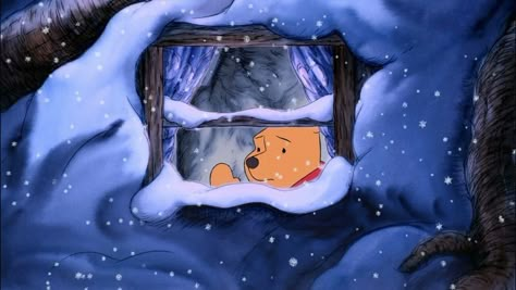 Christmas Pooh Bear, Winnie The Pooh Winter, Christmas Winnie The Pooh, Disney Winter, Old Disney Movies, Winnie The Pooh Pictures, Winnie The Pooh Christmas, Images Disney, Film Disney