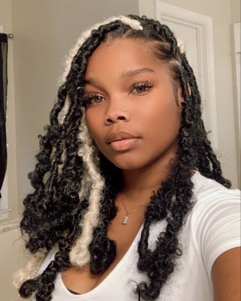 Medium Length Butterfly Locs, Butterfly Locs Hairstyle, Hairstyle For Black Women, Sneaky Link, Butterfly Locs, Glow Up Tips, Natural Beauty Tips, Locs Hairstyles, Protective Hairstyles