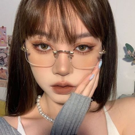 Glasses Eye Makeup, Makeup Ala Korea, Makeup Asia, Makeup Ulzzang, E Girl Makeup, Dark Makeup Looks, Asian Makeup Looks, Korean Makeup Look, Soft Makeup Looks