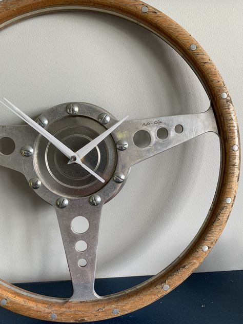 Vintage steering wheel clock Diy Clock Ideas, Crib Inspiration, Cutout Frame, Old Car Parts, Car Parts Decor, Waste Art, Wheel Clock, Garage Furniture, Cool Objects