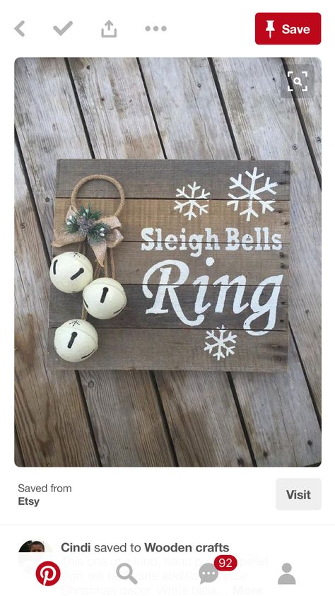 Christmas Pallet Signs, Natal Country, Pallet Christmas, Sleigh Bells, Diy Christmas Decorations Easy, Easy Christmas Diy, Christmas Wood, Country Christmas, Christmas Deco