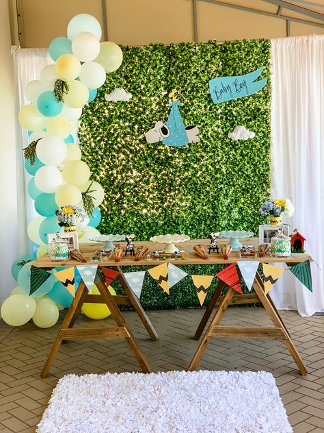 Charlie Brown Nursery, Charlie Brown Baby Shower Ideas, Peanuts Nursery Theme, Peanuts Themed Nursery, Peanuts Baby Shower Ideas, Snoopy Baby Shower Ideas, Snoopy Baby Shower Decorations, Snoopy Baby Shower Theme, Charlie Brown Baby