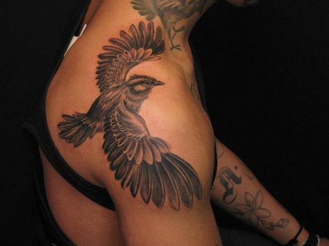 Black and Grey Style Flying Bird on shoulder tattoo Tattoo Chest And Shoulder, Bush Tattoo, Wrist Tatoo, Bird Shoulder Tattoos, Bird Design Tattoo, Dark Skin Tattoo, Sacred Tattoo, Tattoo Shoulder, Back Of Shoulder Tattoo