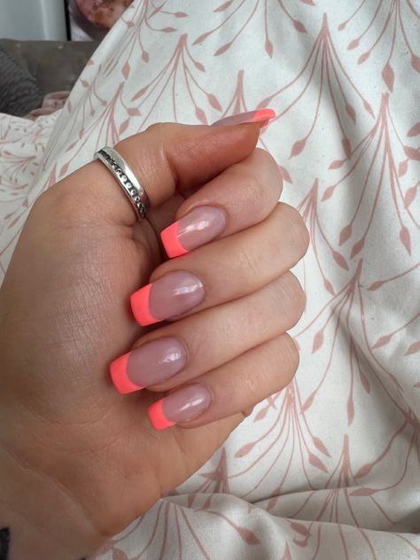 Coral French Tip Nails With Glitter, Coral Tips Acrylic Nails, Trending Acrylic Nails 2023 Pink, Nails Inspiration Coral, Coral French Tip Nails Coffin, Chrome Nails With Pink Tips, Coral French Tips Nails, Nails To Match Coral Dress, Coral Orange French Tip Nails