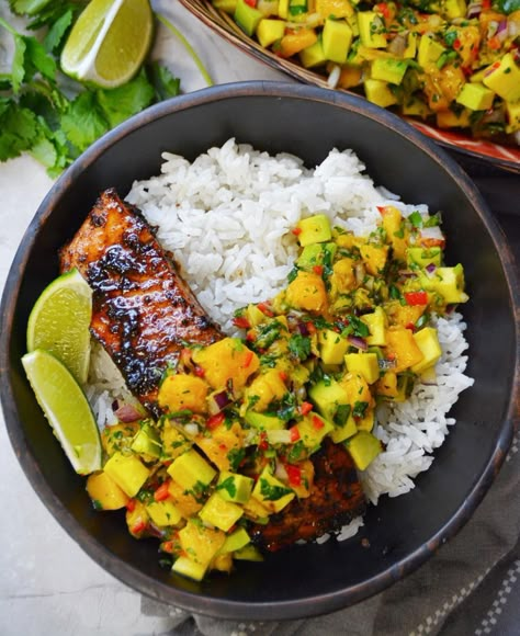 Fish Meal Ideas, Salmon Mango Salsa, Jerk Salmon, Healthy High Protein Meals, Healthy Food Inspiration, Health Dinner, Work Meals, Healthy Food Dishes, Healthy Lifestyle Food